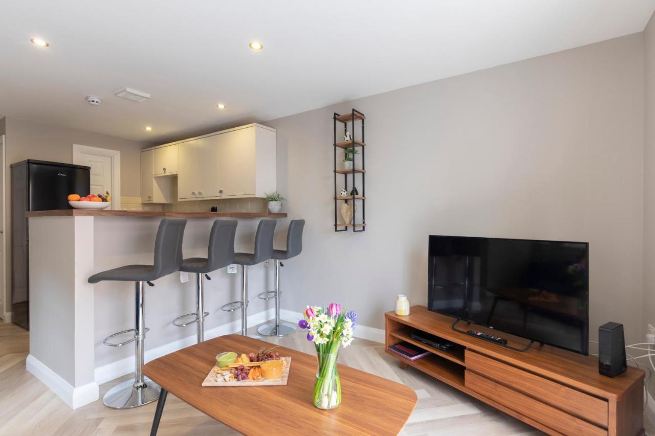 Elliot Oliver - 2 Bedroom Garden Apartment With Parking Челтенхам Экстерьер фото