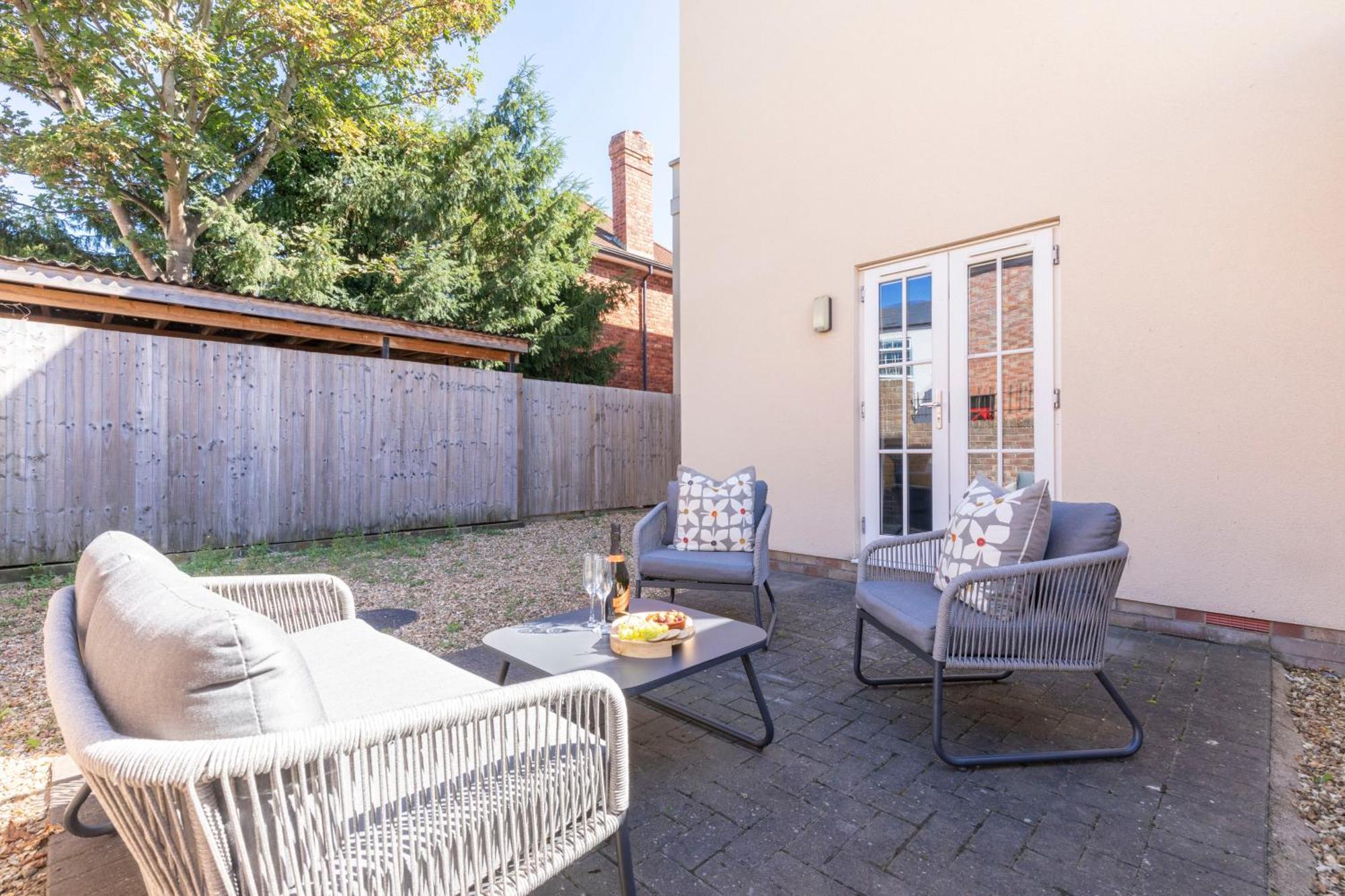 Elliot Oliver - 2 Bedroom Garden Apartment With Parking Челтенхам Экстерьер фото